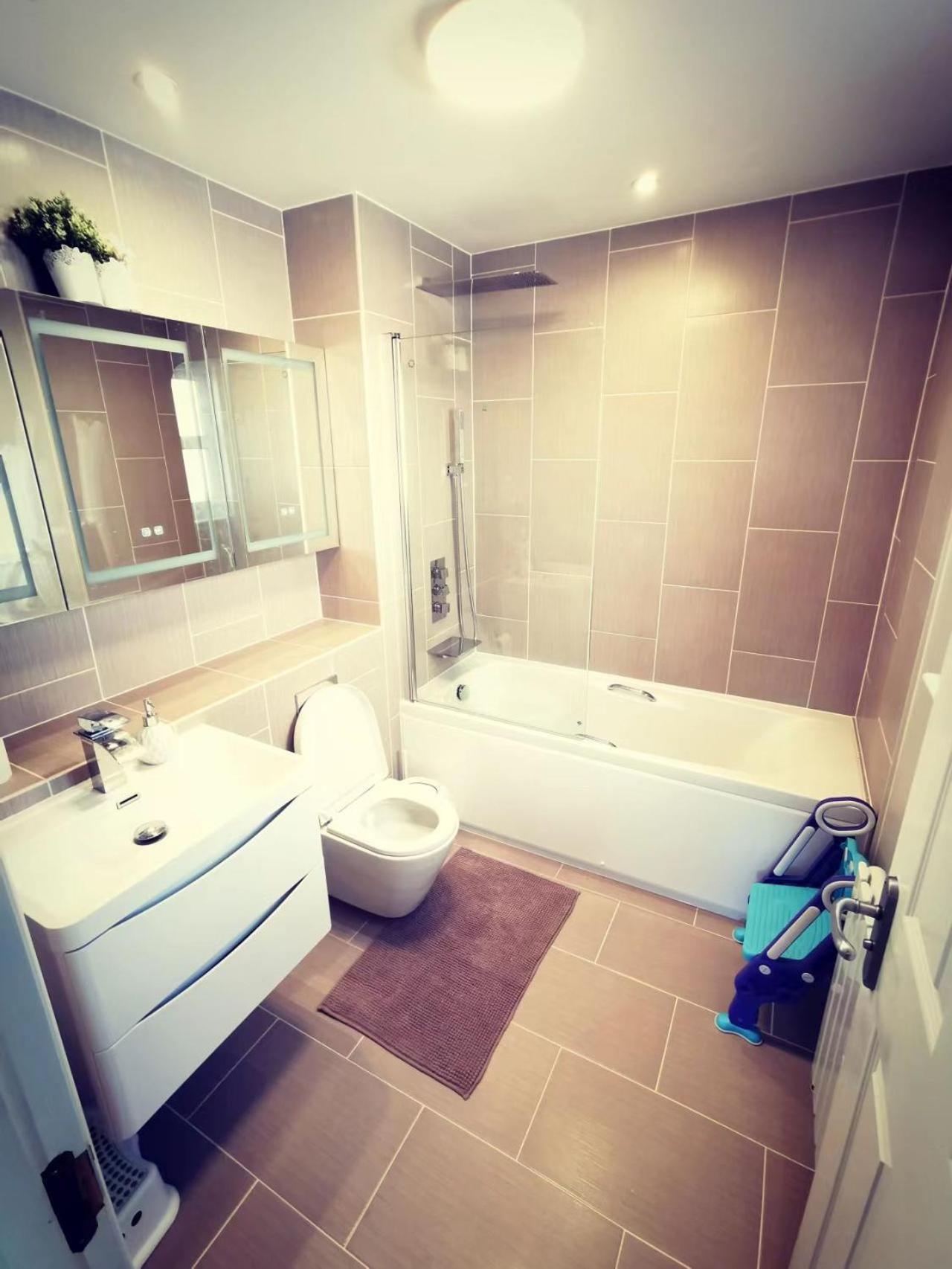 Modern And Spacious Double&King Bedrooms Both With Private Bathrooms Edinburgh Buitenkant foto